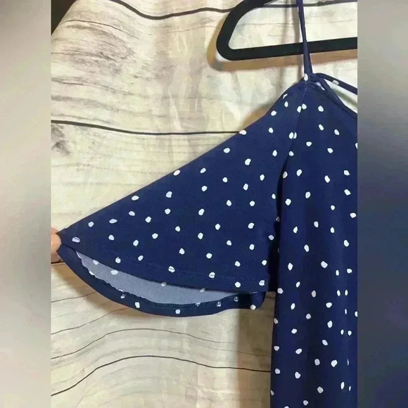 Kaleigh NWT open shoulder blouse - Picture 4 of 6